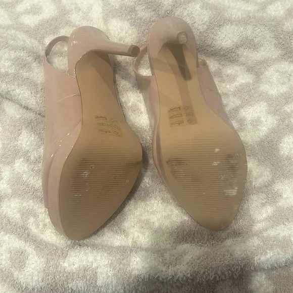 Never worn, 4 Inch heel - Picture 2 of 4